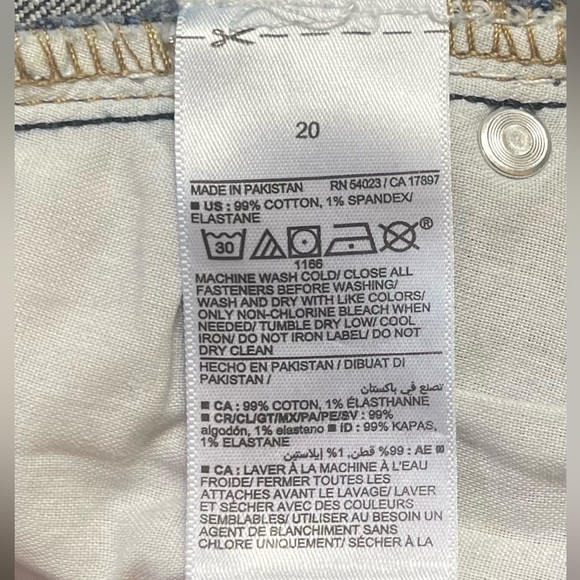 NWT Old Navy Extra High-Waisted Flare Leg Jeans. Color is called Anza. Size 20 - Picture 13 of 13